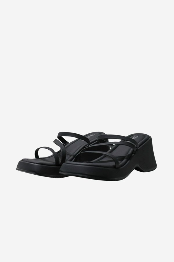 CLOUD NINE STRAPPY SANDAL PLATFORMS (8 CM) IN BLACK