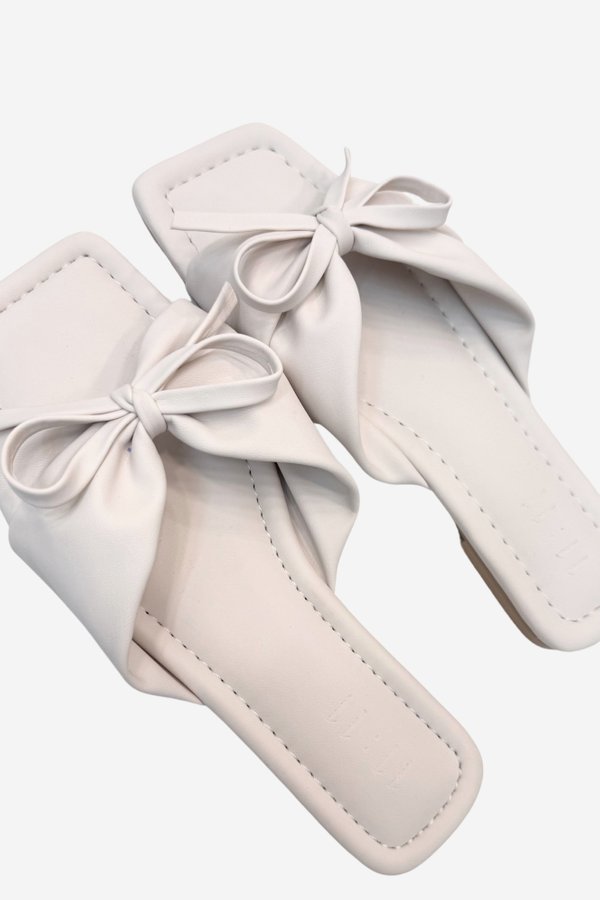 FATE RIBBON SLIDERS IN IVORY