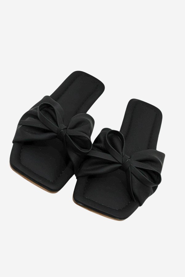 FATE RIBBON SLIDERS IN BLACK