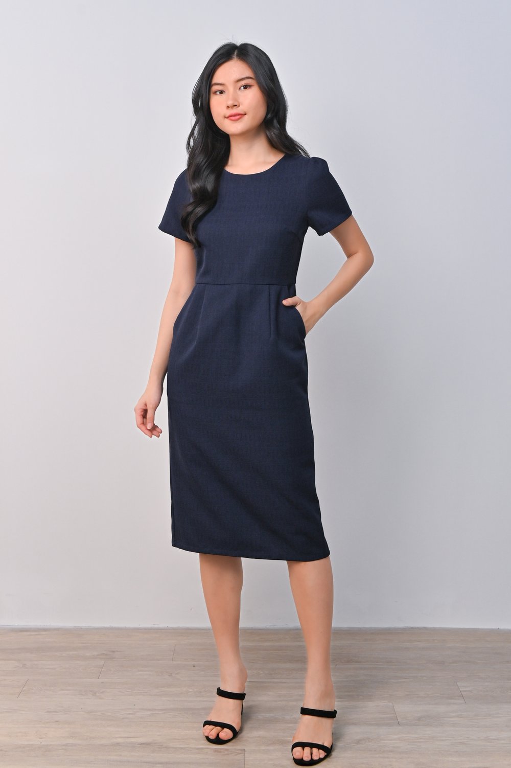 HILDE SLEEVED PENCIL DRESS IN NAVY HILDE SLEEVED PENCIL DRESS IN NAVY