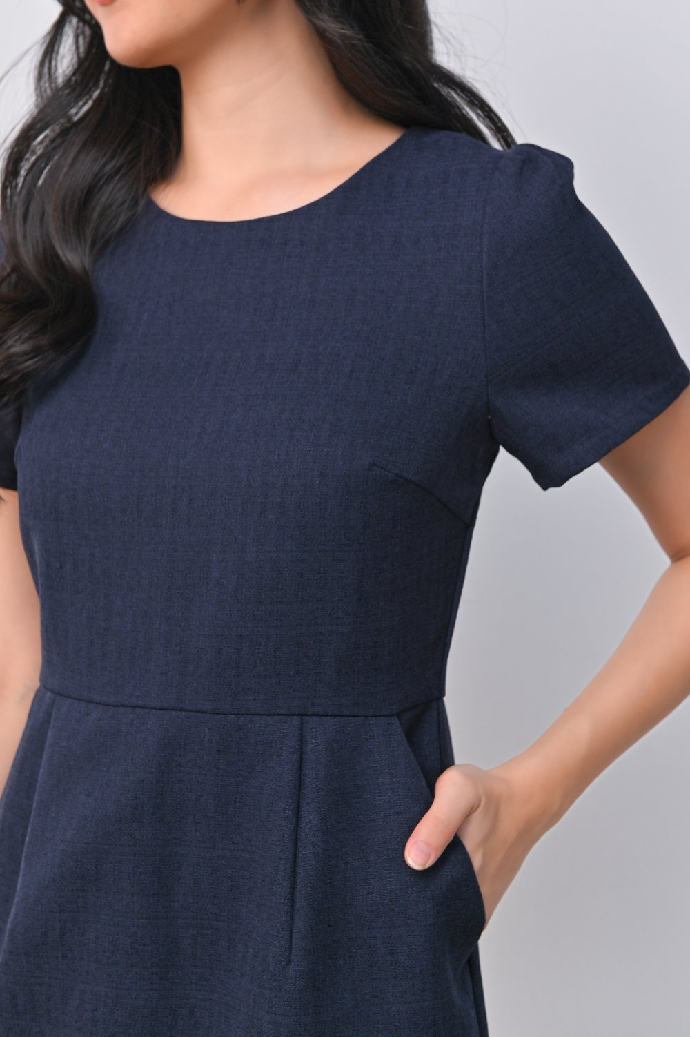 HILDE SLEEVED PENCIL DRESS IN NAVY HILDE SLEEVED PENCIL DRESS IN NAVY