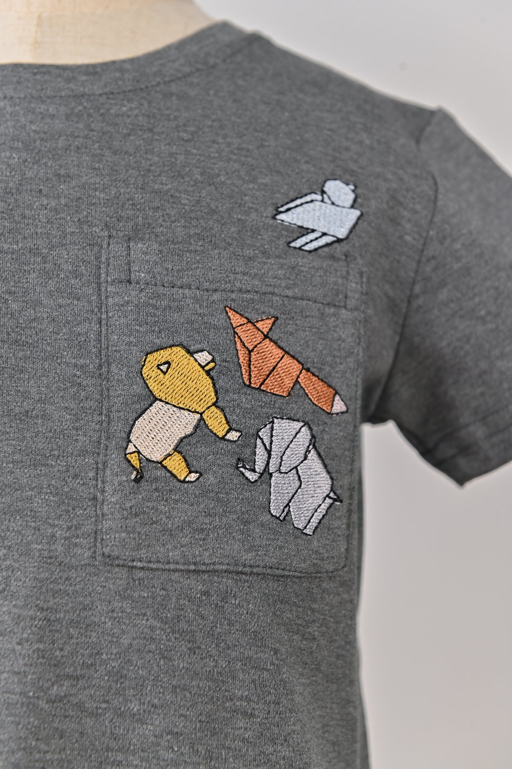 ORIGAMI ZOO GREY EMB. KIDS’ TEE ORIGAMI ZOO GREY EMB. KIDS’ TEE