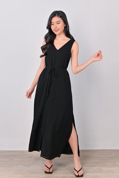 OULA SLIT MAXI DRESS IN BLACK