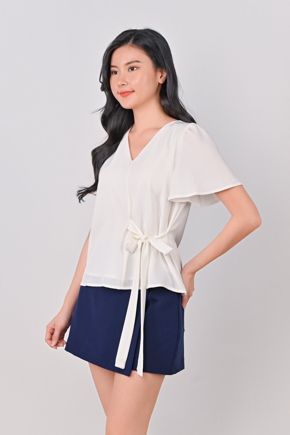DEXIE SLEEVED TIE-SASH TOP IN WHITE