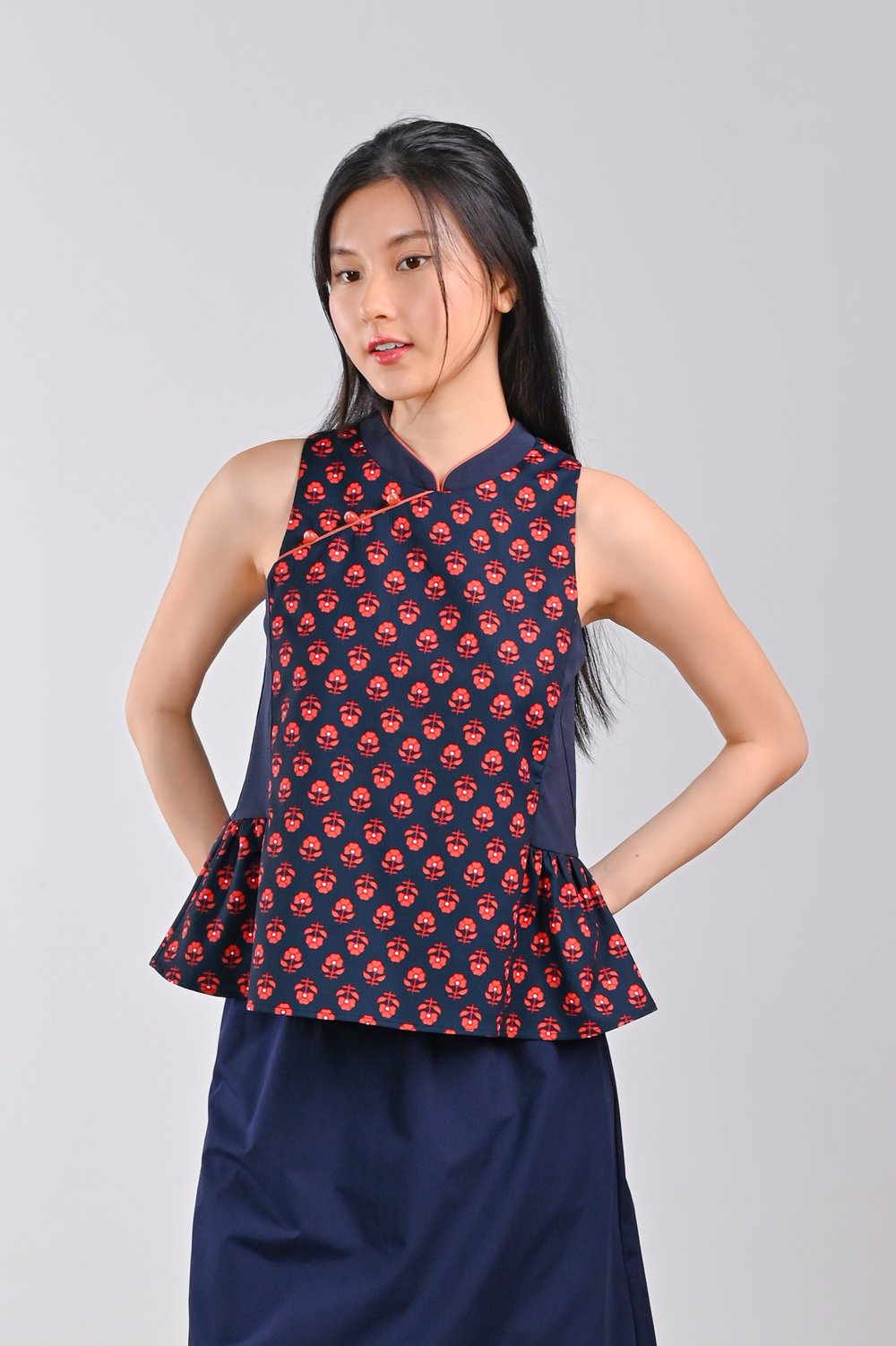 LIN NAVY FLOWERS SLEEVELESS CHEONGSAM TOP LIN NAVY FLOWERS SLEEVELESS CHEONGSAM TOP