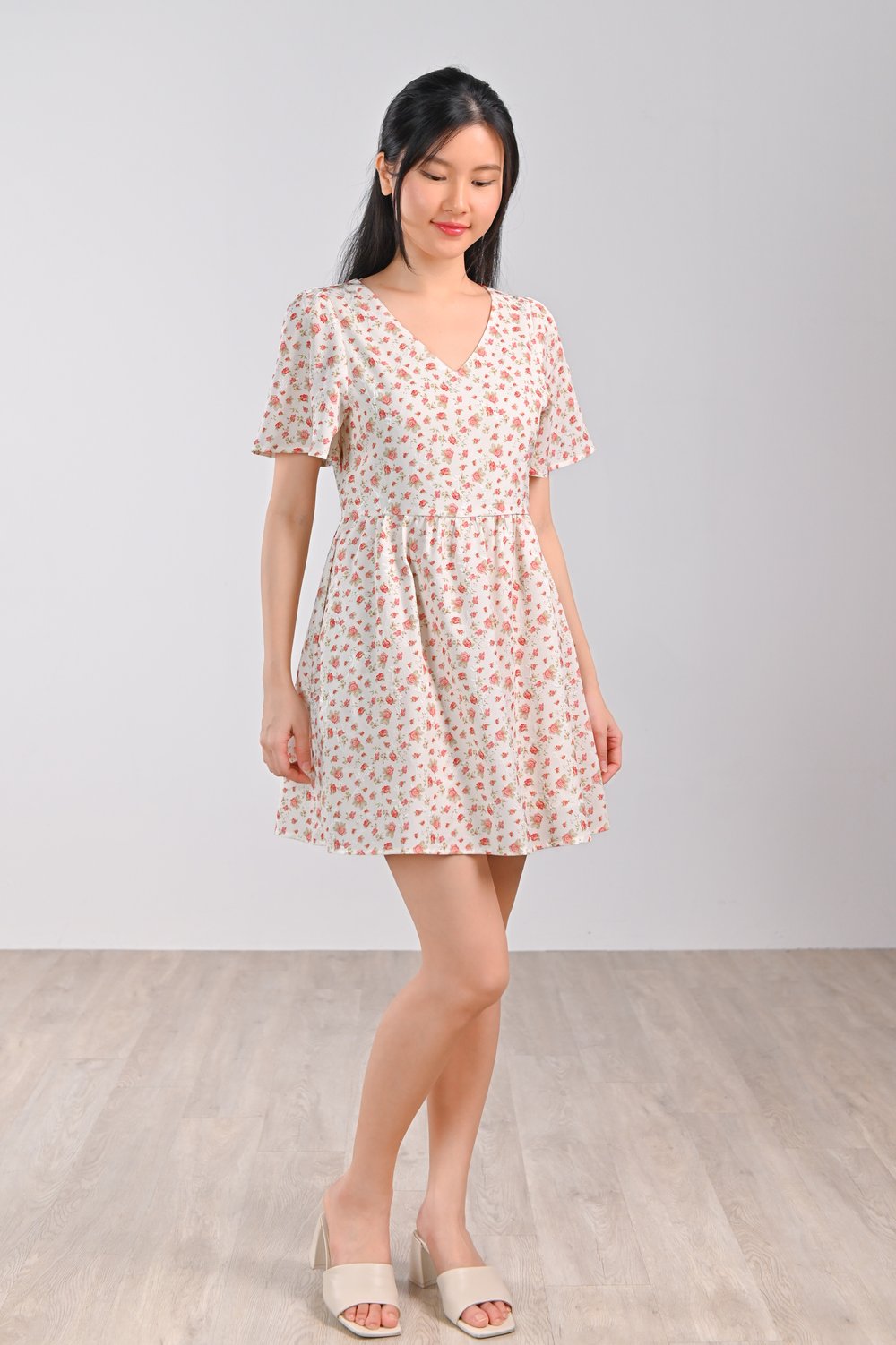 TRACY RED FLORAL V-NECK DRESS-ROMPER TRACY RED FLORAL V-NECK DRESS-ROMPER