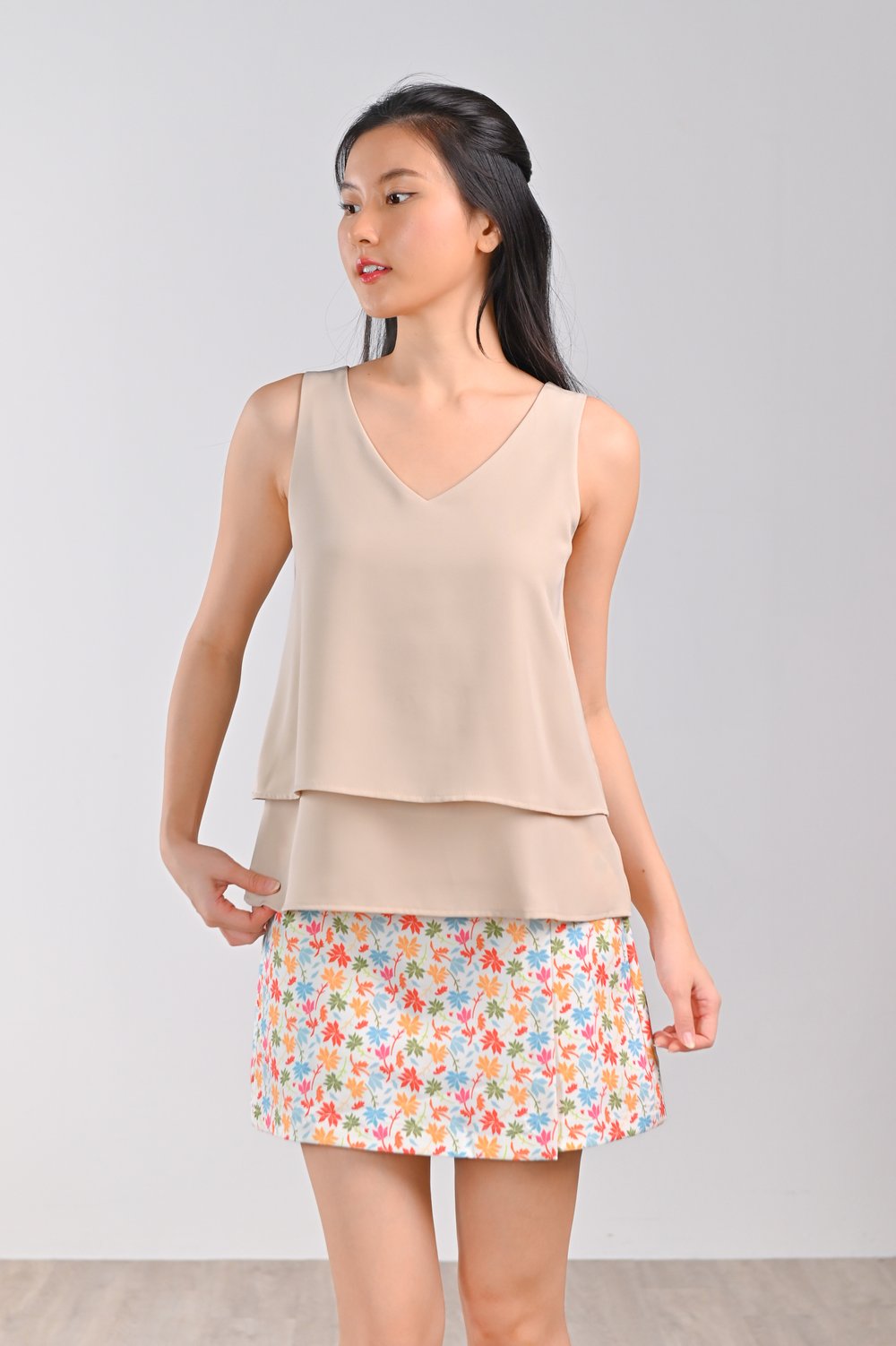 NICOLE SLEEVELESS LAYERED TOP IN SAND NICOLE SLEEVELESS LAYERED TOP IN SAND