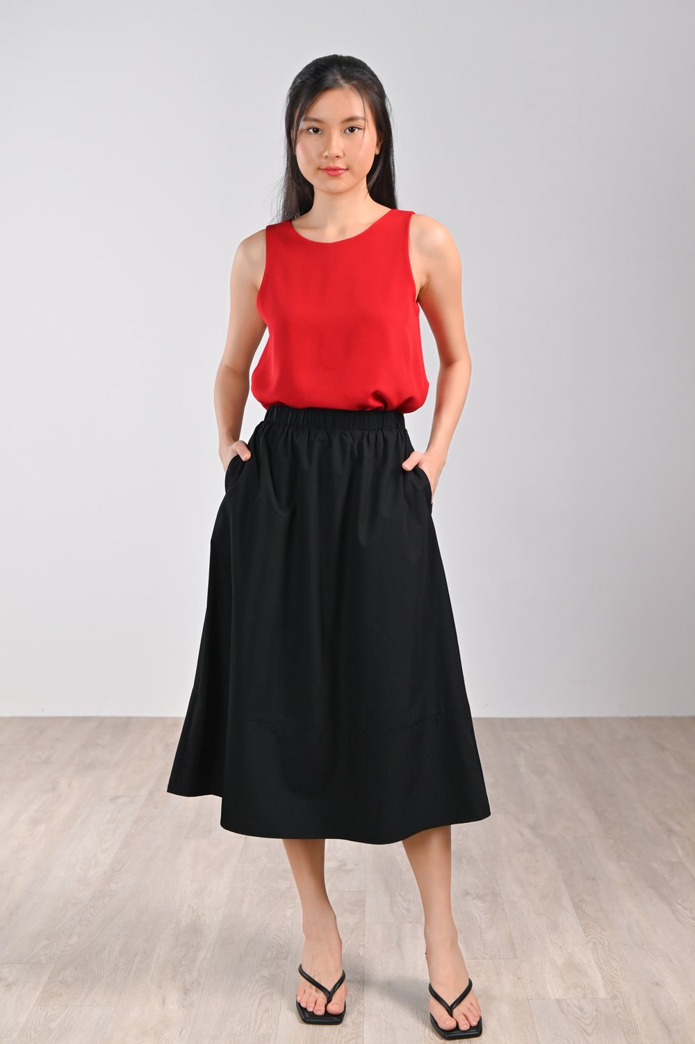 SAMANTHA ELASTIC-WAIST MIDI SKIRT IN BLACK