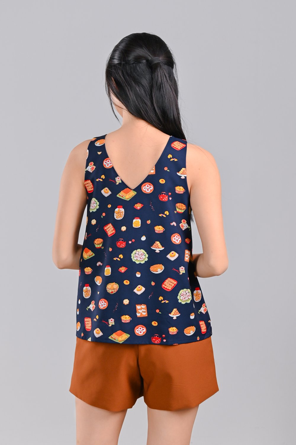 CNY SNACKS NAVY TWO-WAY TOP CNY SNACKS NAVY TWO-WAY TOP
