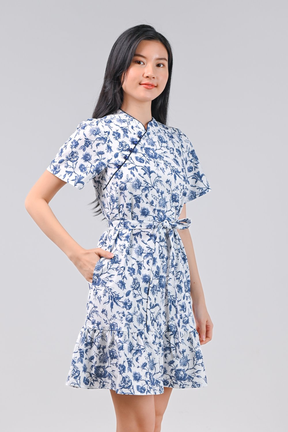 ANTIQUE TOILE SLEEVED FLOUNCE CHEONGSAM