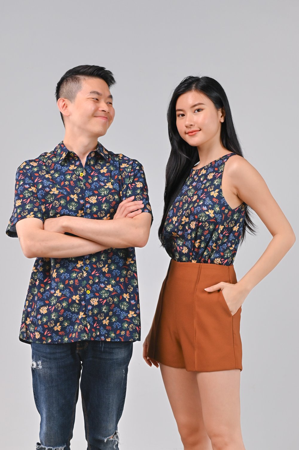 NAVY CRAYON FLORALS TWO-WAY TOP NAVY CRAYON FLORALS TWO-WAY TOP