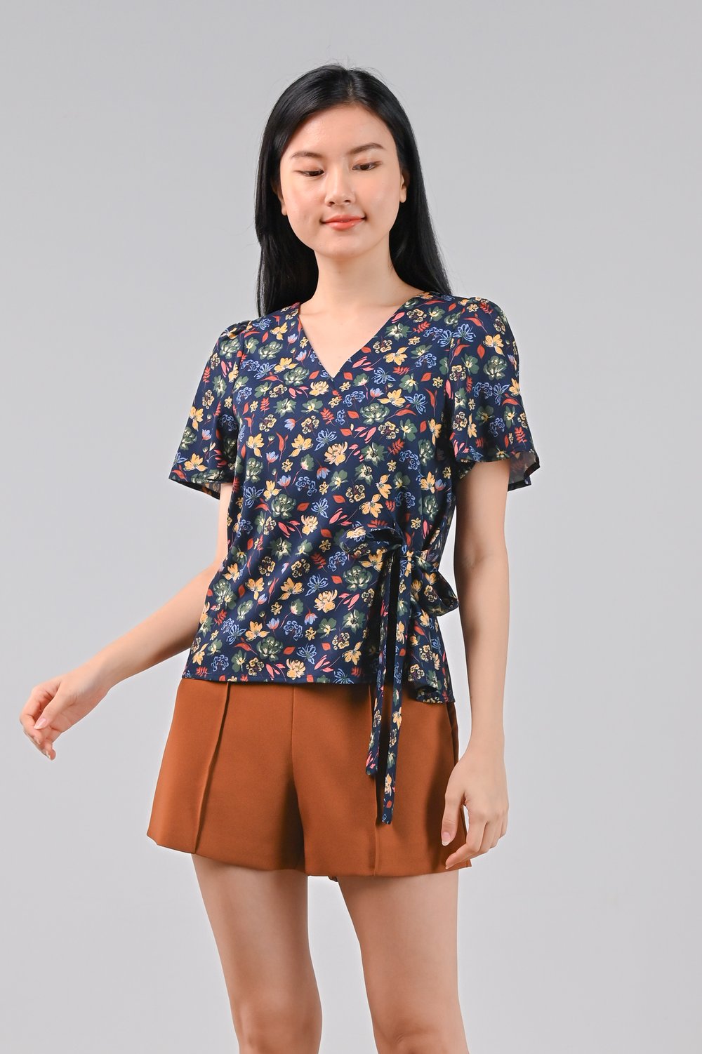 NAVY CRAYON FLORALS SLEEVED TIE-SASH TOP