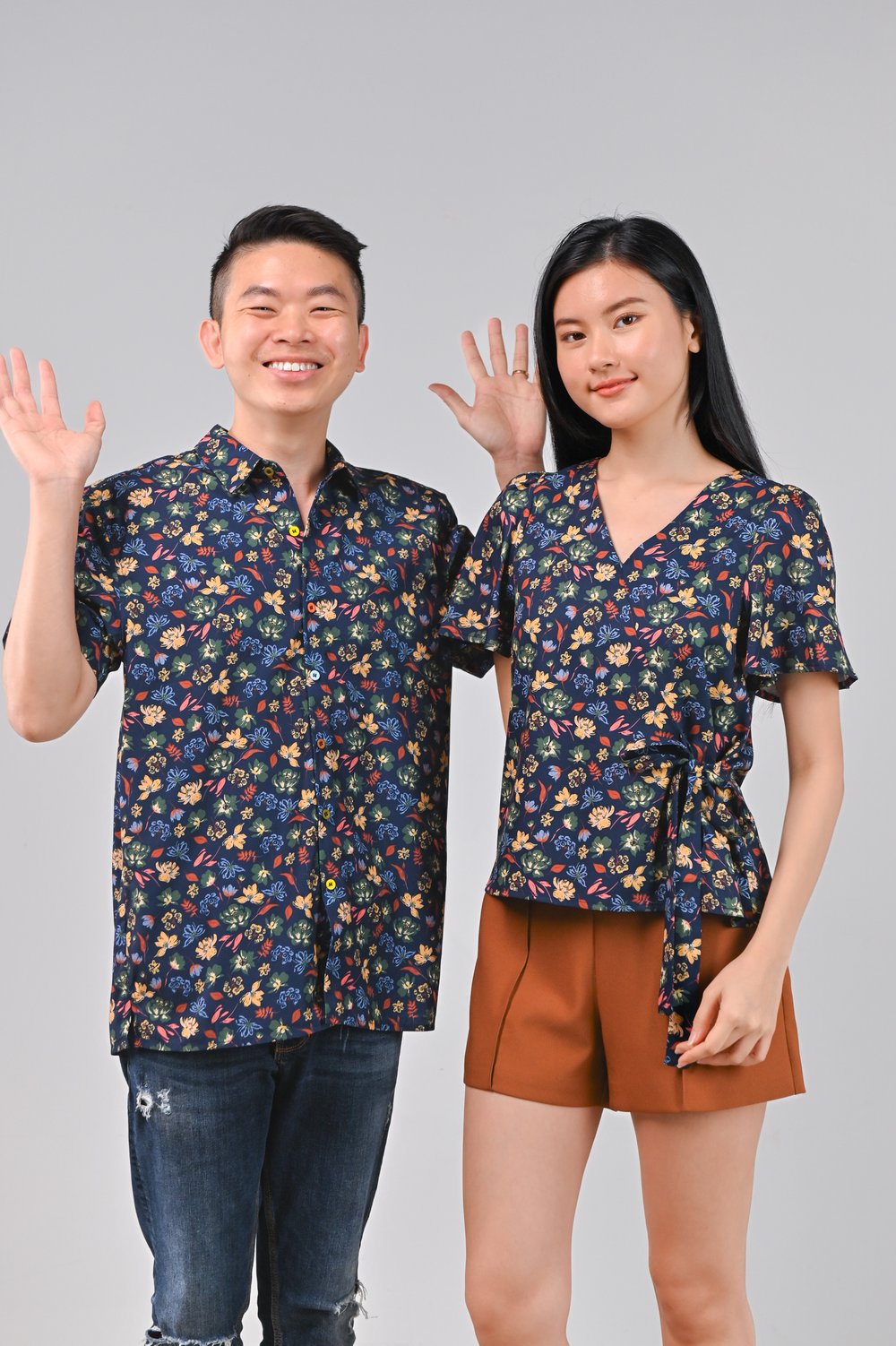 NAVY CRAYON FLORALS SLEEVED TIE-SASH TOP