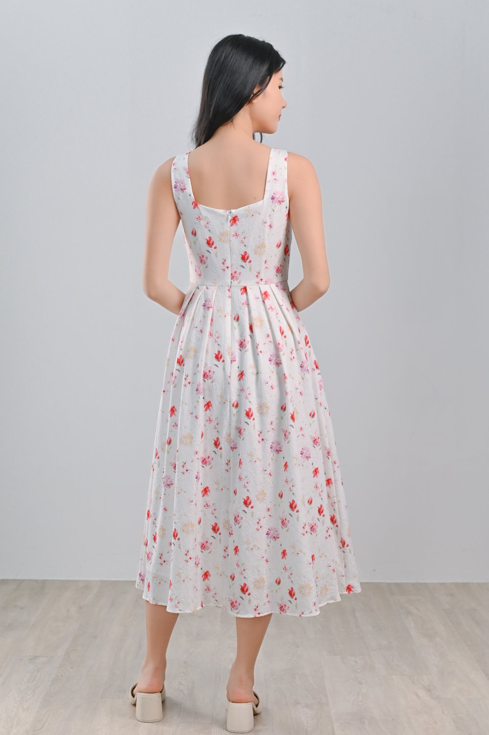 RANGRID FLORAL SLEEVELESS PLEAT DRESS RANGRID FLORAL SLEEVELESS PLEAT DRESS