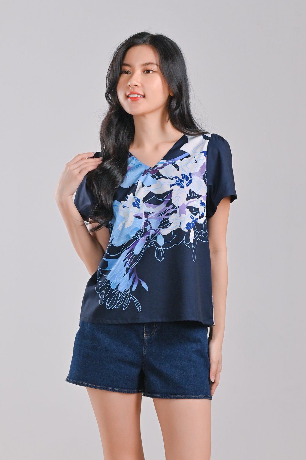 BLOSSOM BLUEPRINT SLEEVED TOP