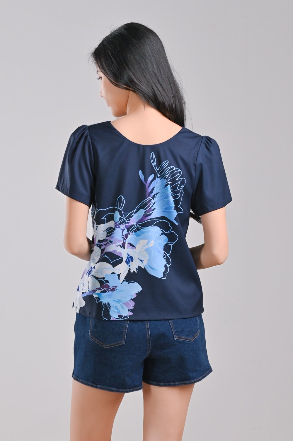 BLOSSOM BLUEPRINT SLEEVED TOP