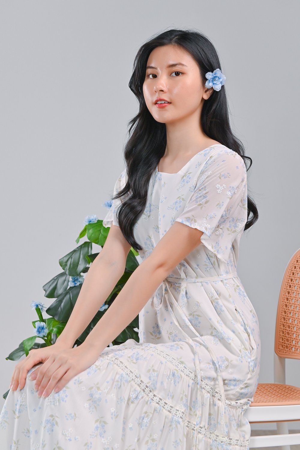 HLIN BLUE FLORAL VALLEY-NECK SLEEVED DRESS HLIN BLUE FLORAL VALLEY-NECK SLEEVED DRESS