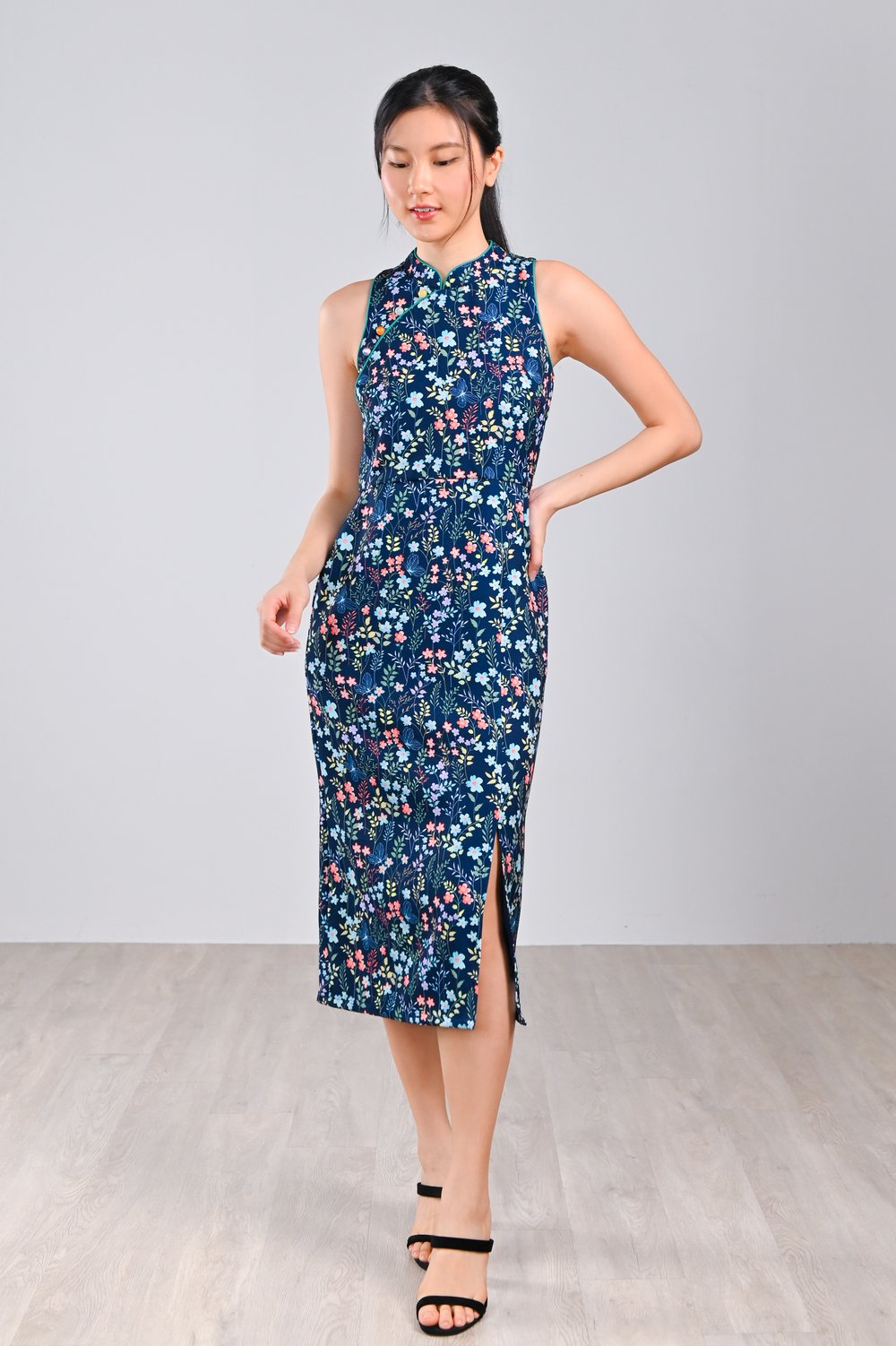 LARETTE NAVY VIBRANT FLORAL SLEEVELESS CHEONGSAM