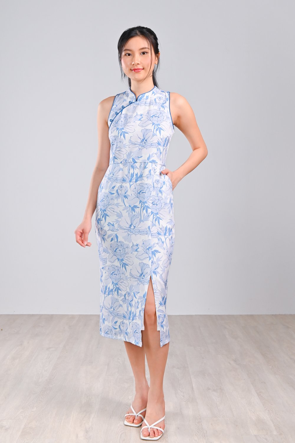 BLUE BOTANICAL SLEEVELESS CHEONGSAM BLUE BOTANICAL SLEEVELESS CHEONGSAM