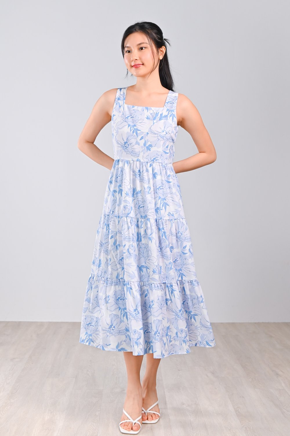 BLUE BOTANICAL SQUARE-NECK TIERED DRESS BLUE BOTANICAL SQUARE-NECK TIERED DRESS