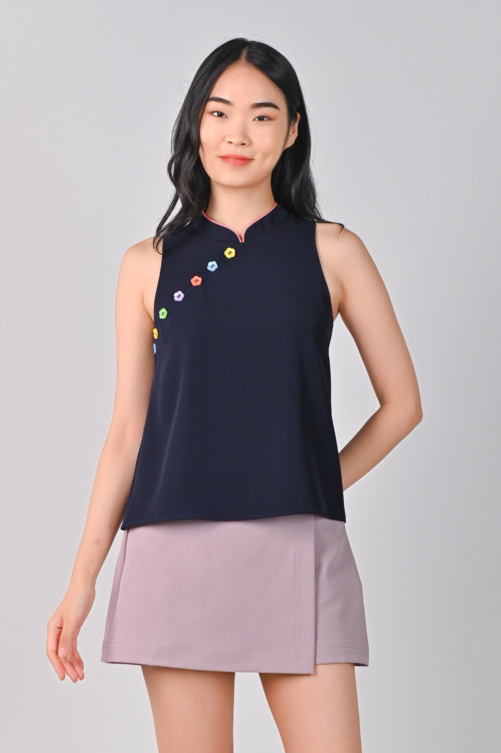 BEGONIA FLOWER-BUTTON CHEONGSAM TOP IN NAVY BEGONIA FLOWER-BUTTON CHEONGSAM TOP IN NAVY