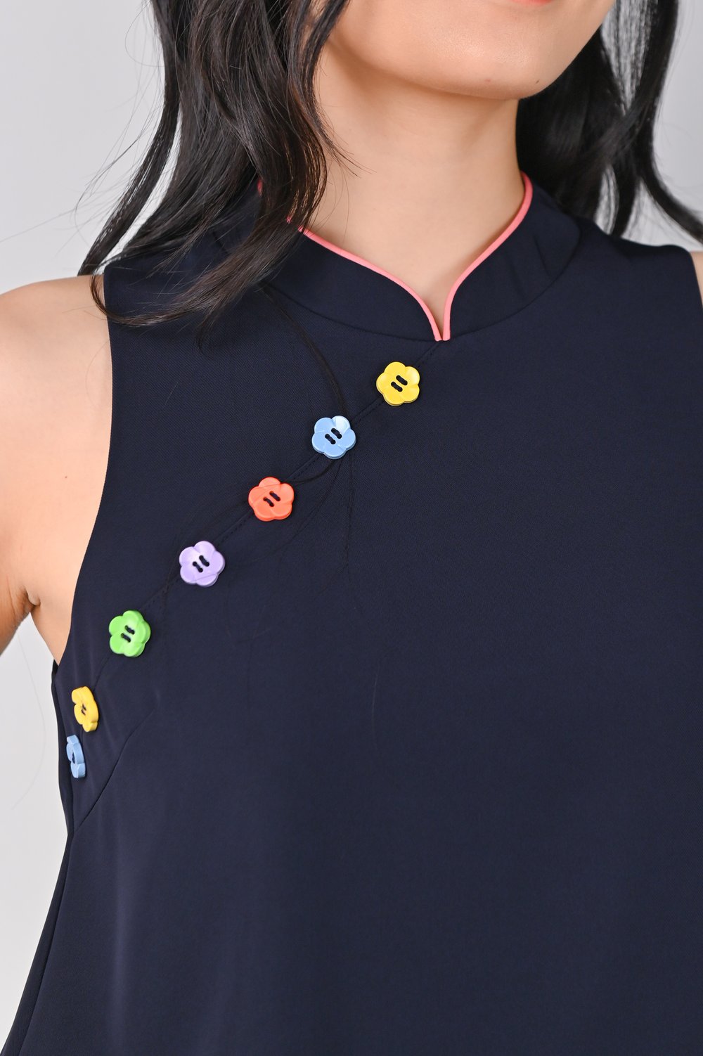 BEGONIA FLOWER-BUTTON CHEONGSAM TOP IN NAVY BEGONIA FLOWER-BUTTON CHEONGSAM TOP IN NAVY