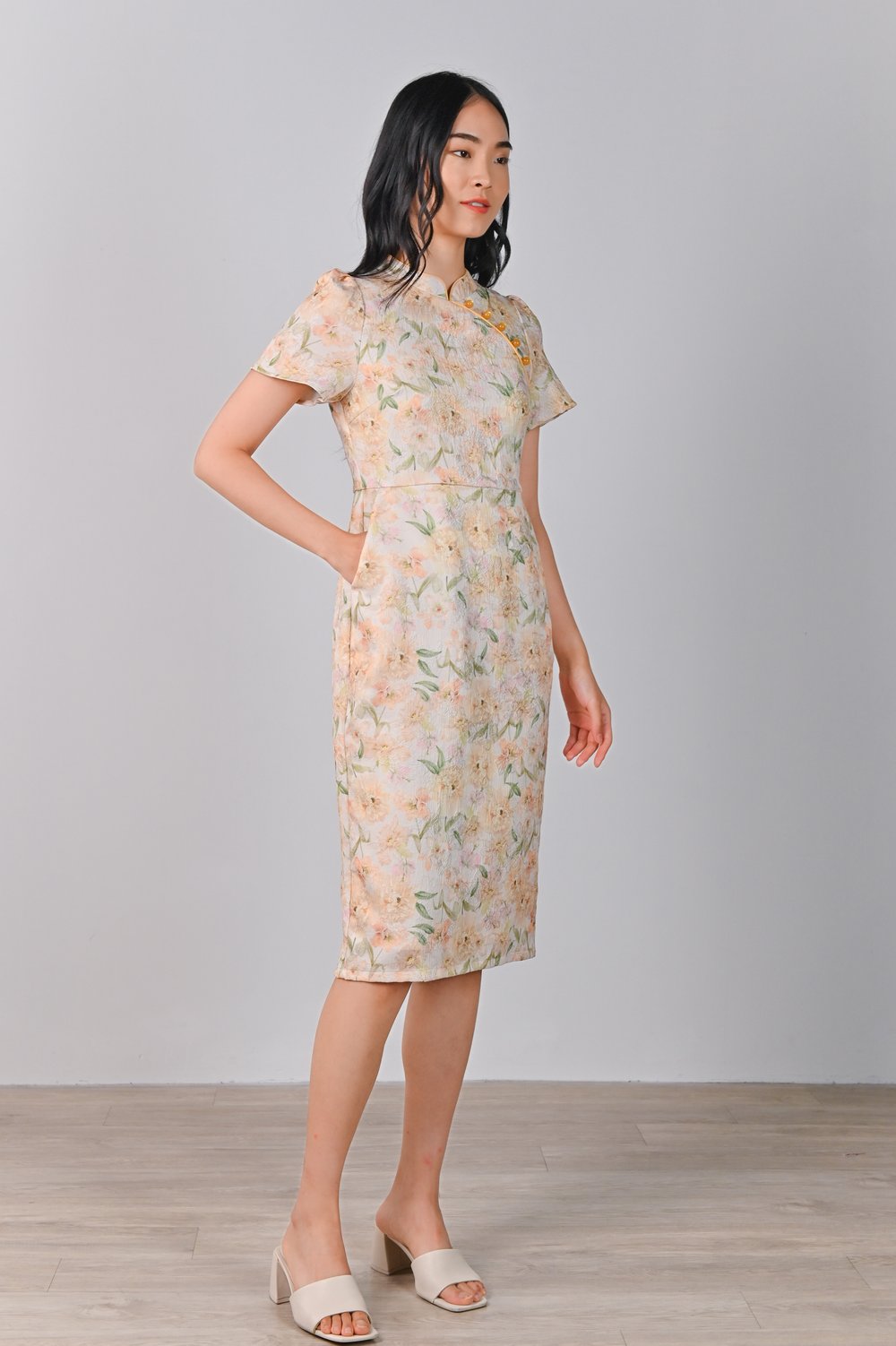 YINUO EMBOSSED CHEONGSAM IN CHAMPAGNE YINUO EMBOSSED CHEONGSAM IN CHAMPAGNE