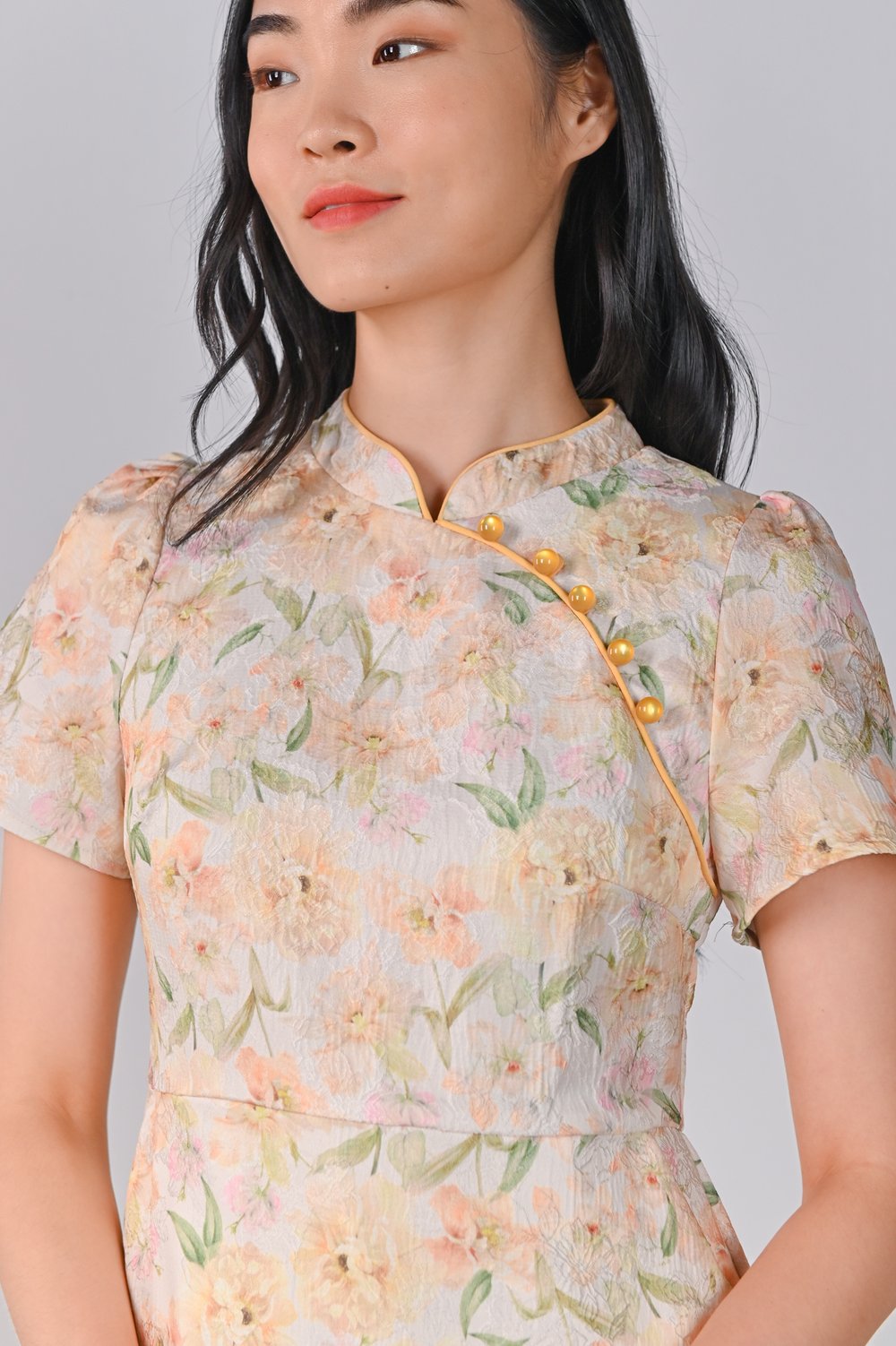 YINUO EMBOSSED CHEONGSAM IN CHAMPAGNE YINUO EMBOSSED CHEONGSAM IN CHAMPAGNE