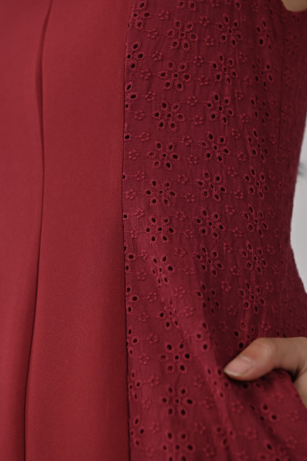 KEXIN EYELET-INSERT PENCIL CHEONGSAM IN RED