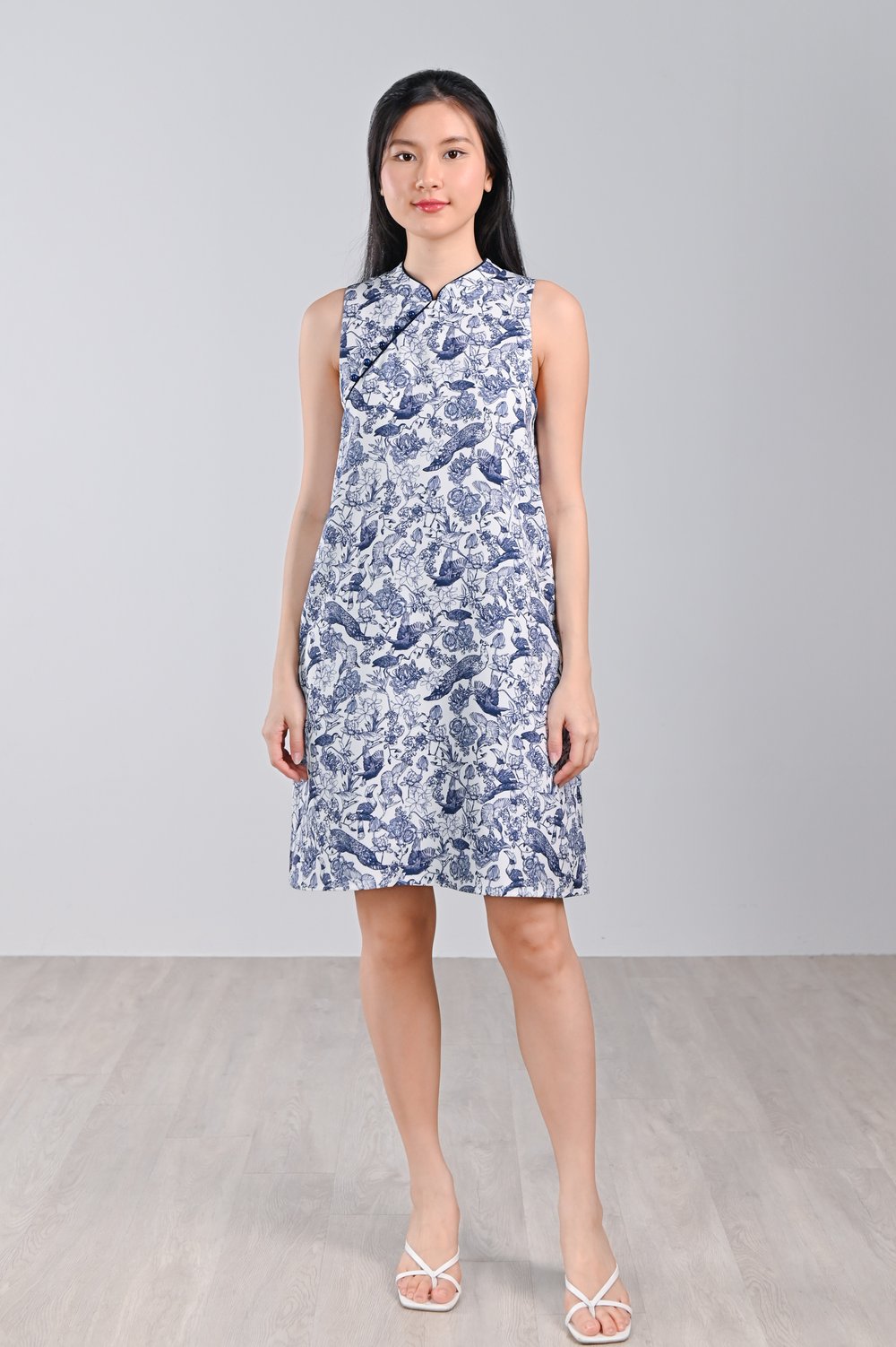 NAVY FEATHERED TALES SLEEVELESS CHEONGSAM NAVY FEATHERED TALES SLEEVELESS CHEONGSAM