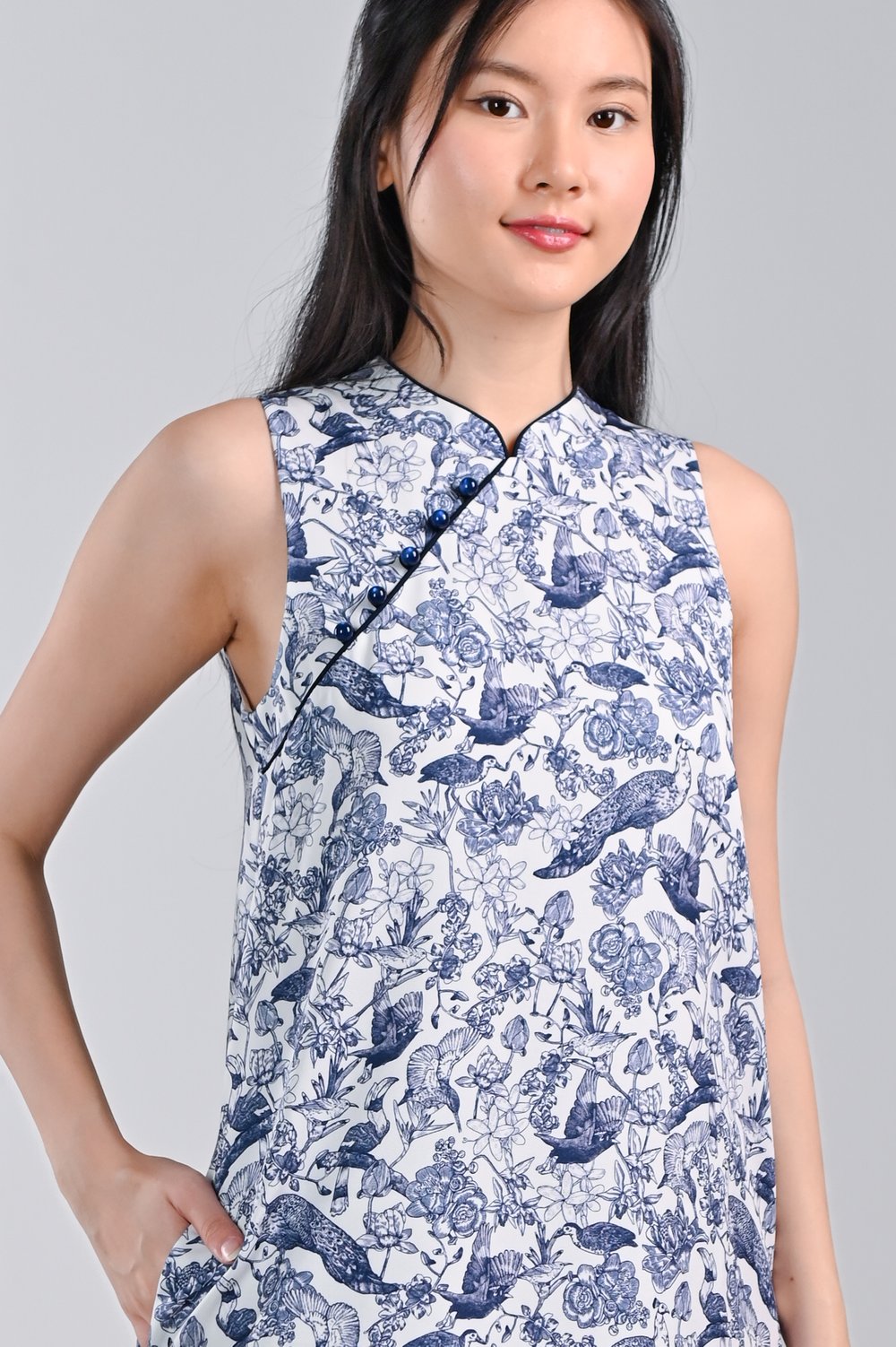 NAVY FEATHERED TALES SLEEVELESS CHEONGSAM NAVY FEATHERED TALES SLEEVELESS CHEONGSAM