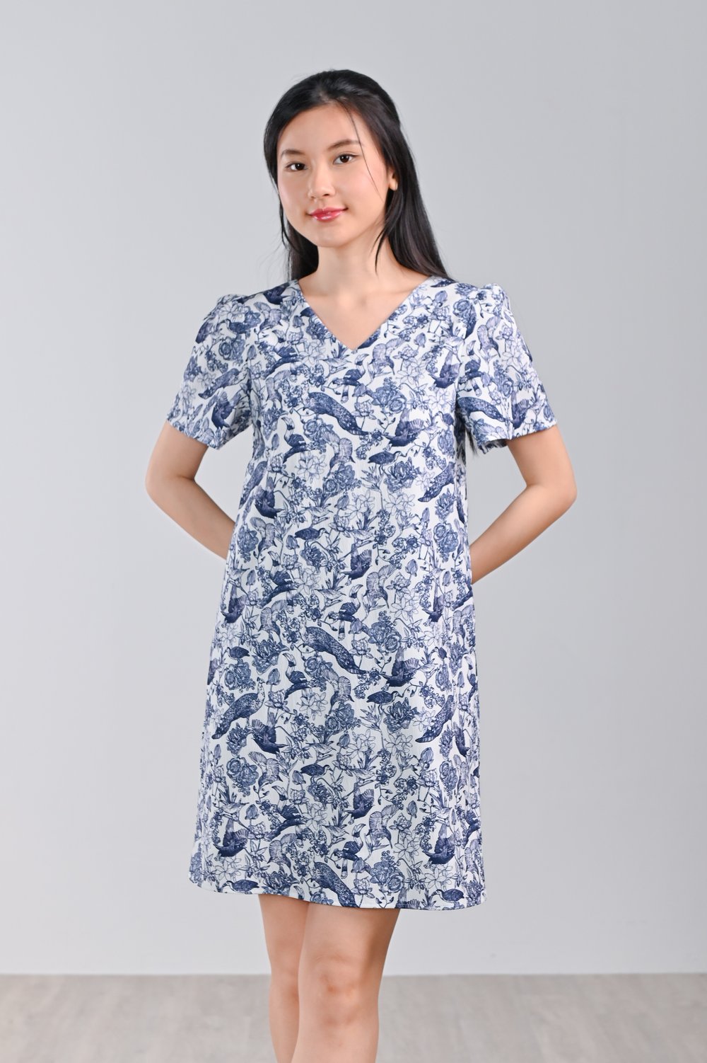 NAVY FEATHERED TALES SLEEVED SHIFT DRESS NAVY FEATHERED TALES SLEEVED SHIFT DRESS