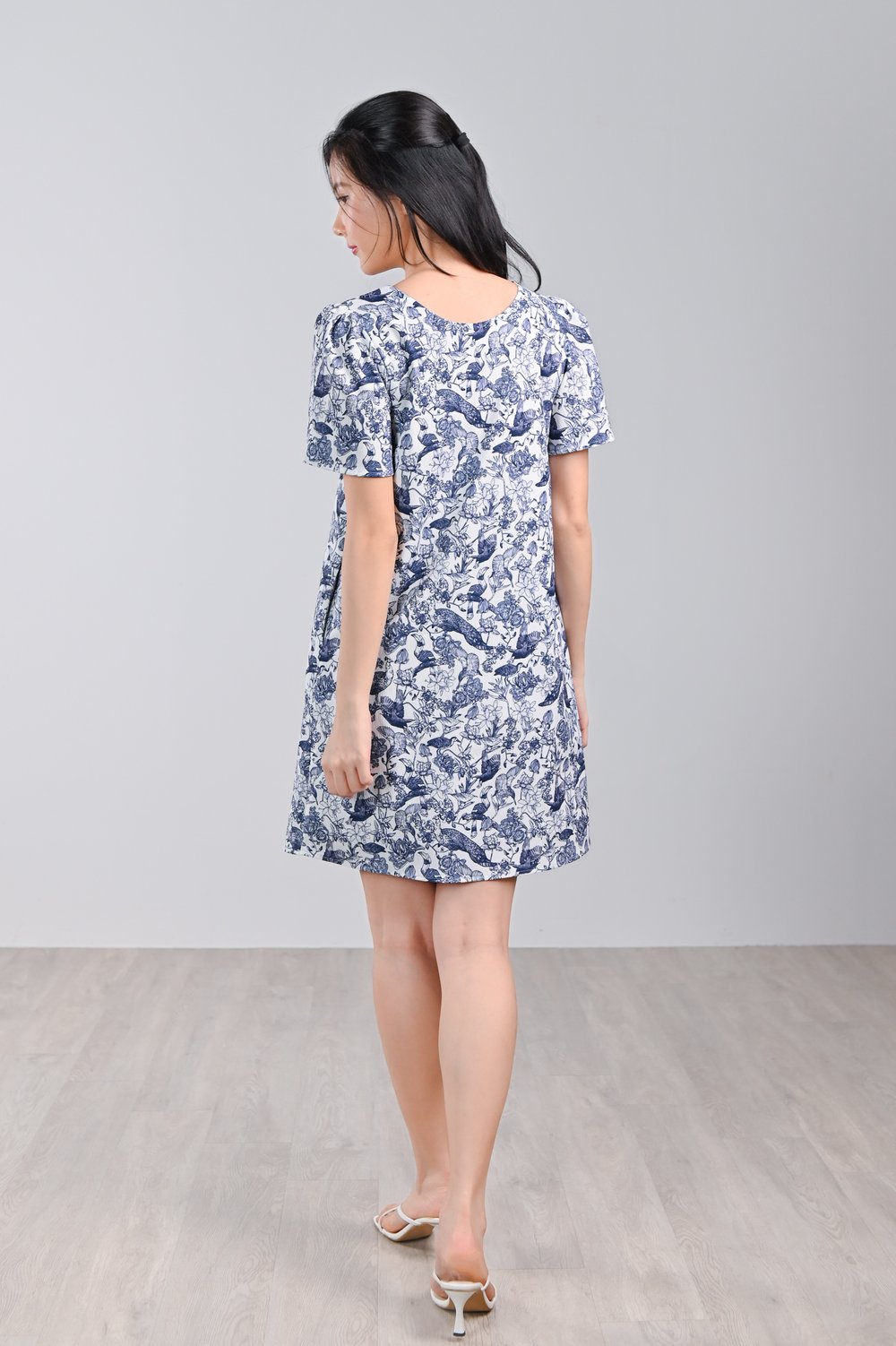 NAVY FEATHERED TALES SLEEVED SHIFT DRESS NAVY FEATHERED TALES SLEEVED SHIFT DRESS