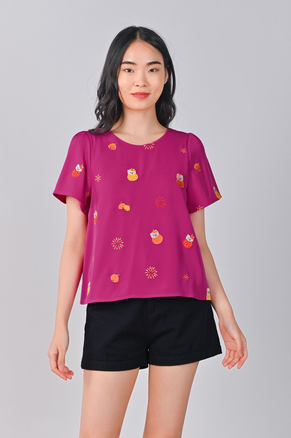 MAGENTA FORTUNE CAT EMB. SLEEVED TOP