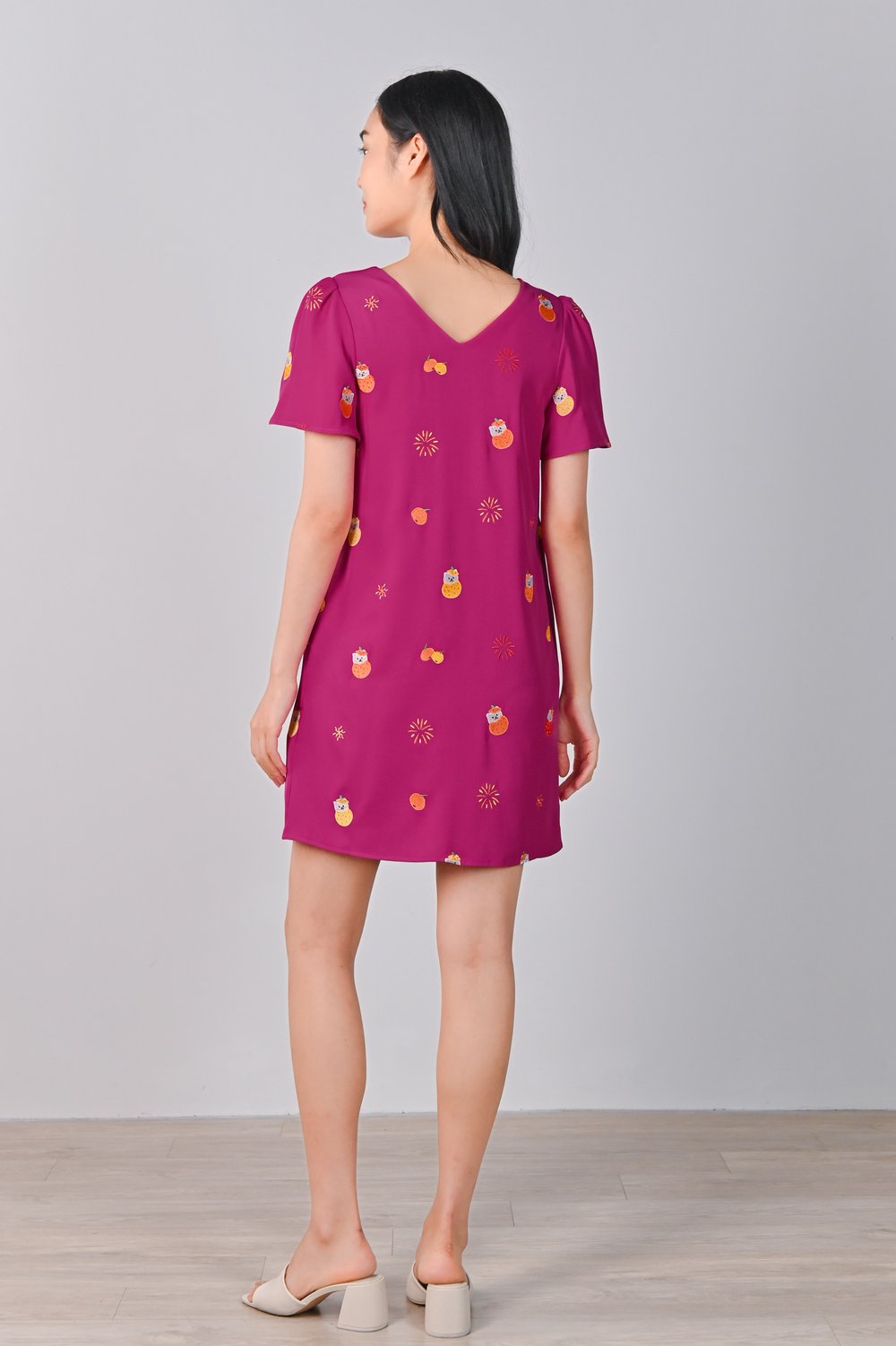 MAGENTA FORTUNE CAT EMB. SLEEVED SHIFT DRESS MAGENTA FORTUNE CAT EMB. SLEEVED SHIFT DRESS