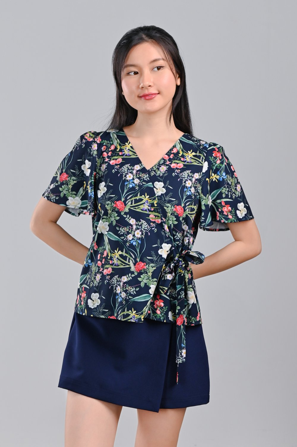 NAVY LUSH FLORALS TIE-SASH TOP NAVY LUSH FLORALS TIE-SASH TOP