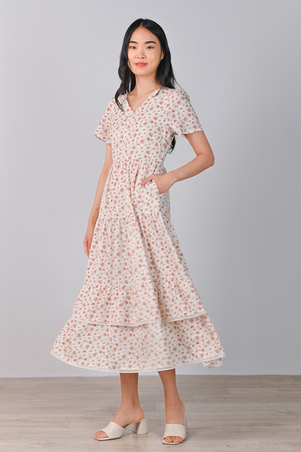 AILEEN RED ROSES SLEEVED TIERED MIDAXI AILEEN RED ROSES SLEEVED TIERED MIDAXI