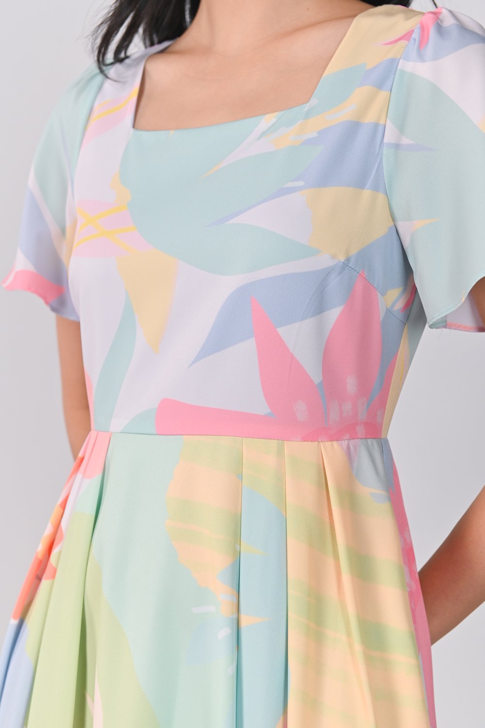 SPRING FLING SLEEVED SQUARE-NECK DRESS SPRING FLING SLEEVED SQUARE-NECK DRESS
