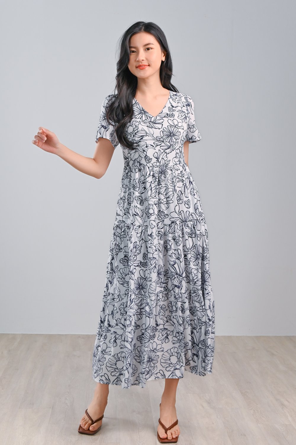NAVY SKETCHED FLORALS TIERED MIDAXI DRESS