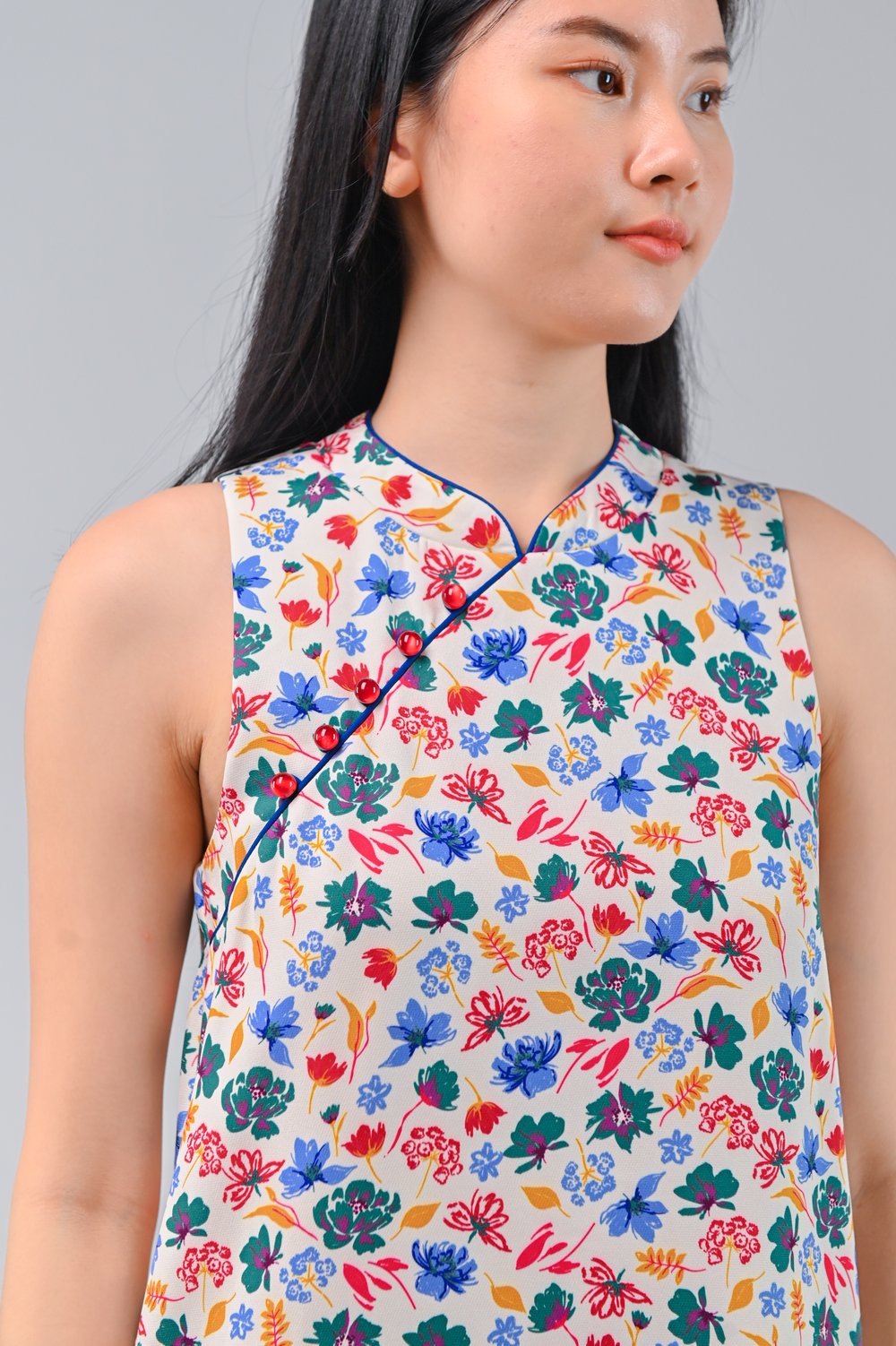 SPRING FANCIES CREAM SIDE-SLIT CHEONGSAM SPRING FANCIES CREAM SIDE-SLIT CHEONGSAM