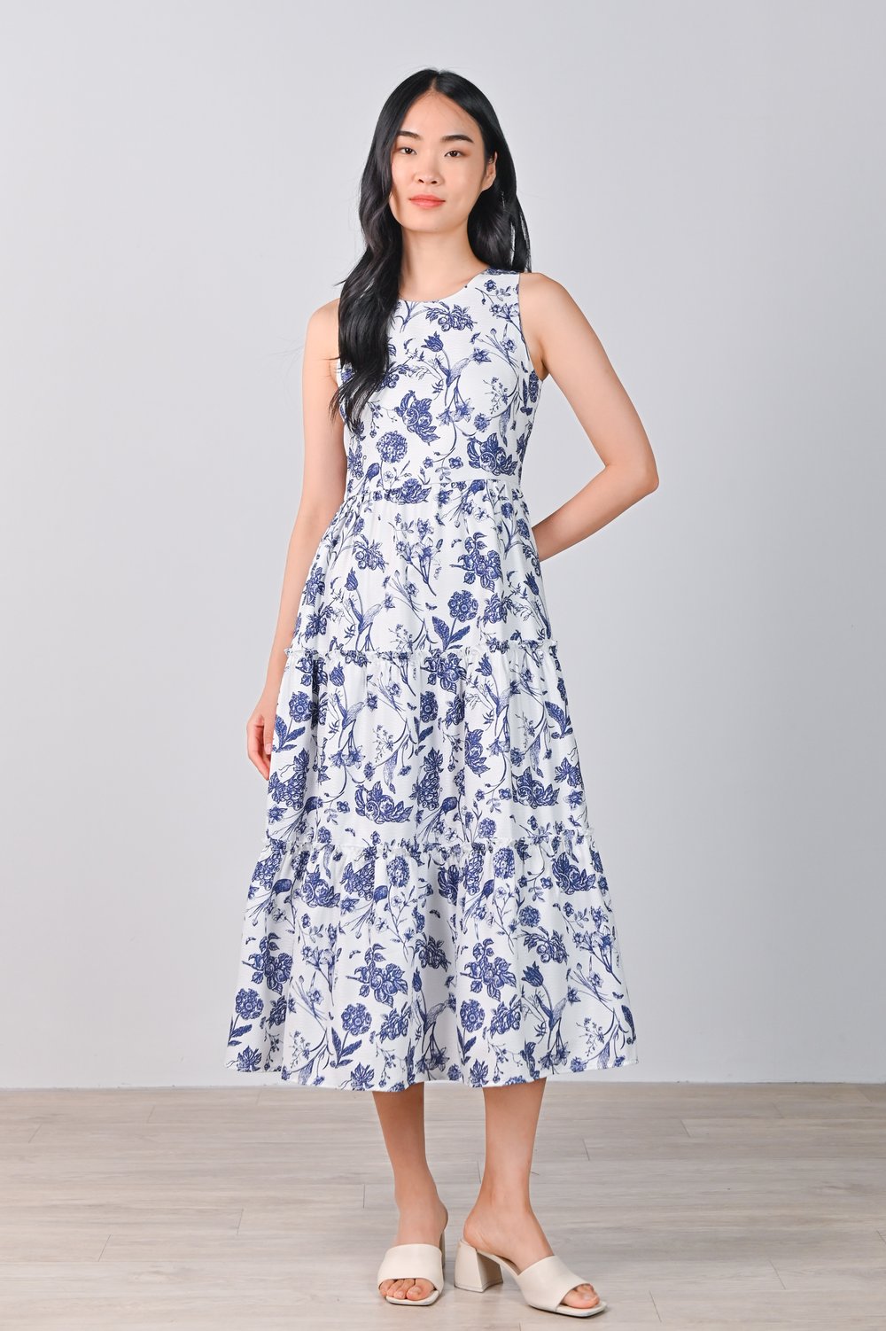 BREXIE SLEEVELESS TIERED MIDAXI DRESS IN NAVY BREXIE SLEEVELESS TIERED MIDAXI DRESS IN NAVY