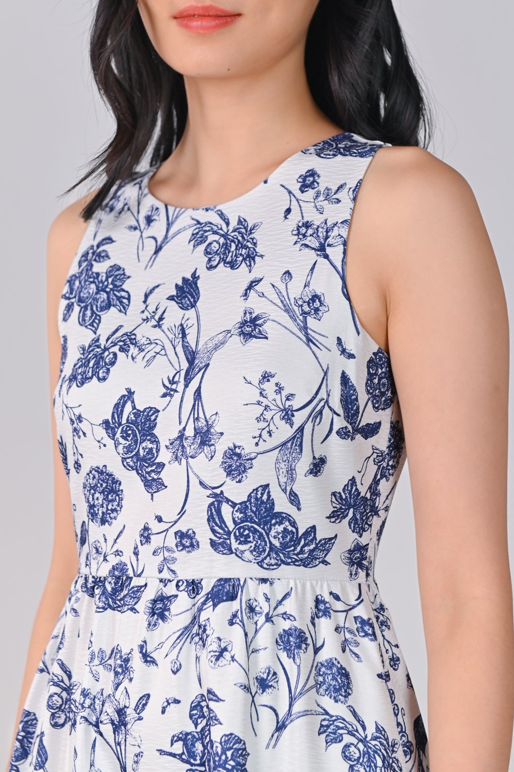 BREXIE SLEEVELESS TIERED MIDAXI DRESS IN NAVY BREXIE SLEEVELESS TIERED MIDAXI DRESS IN NAVY