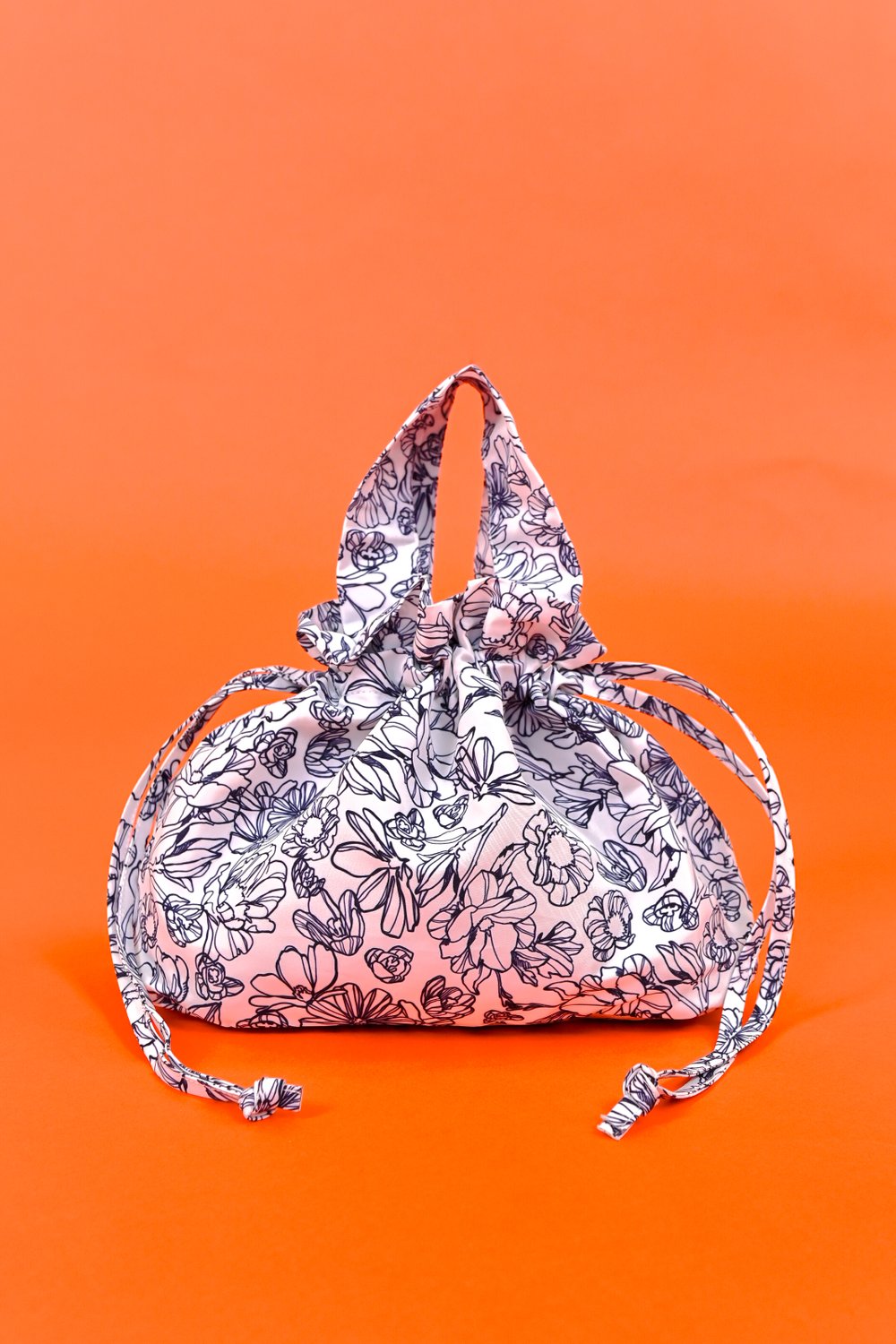 NAVY SKETCHED FLORALS DUMPLING BAG NAVY SKETCHED FLORALS DUMPLING BAG