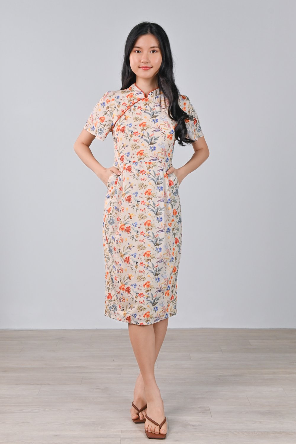 LEYI FLORAL SLEEVED CHEONGSAM IN CREAM