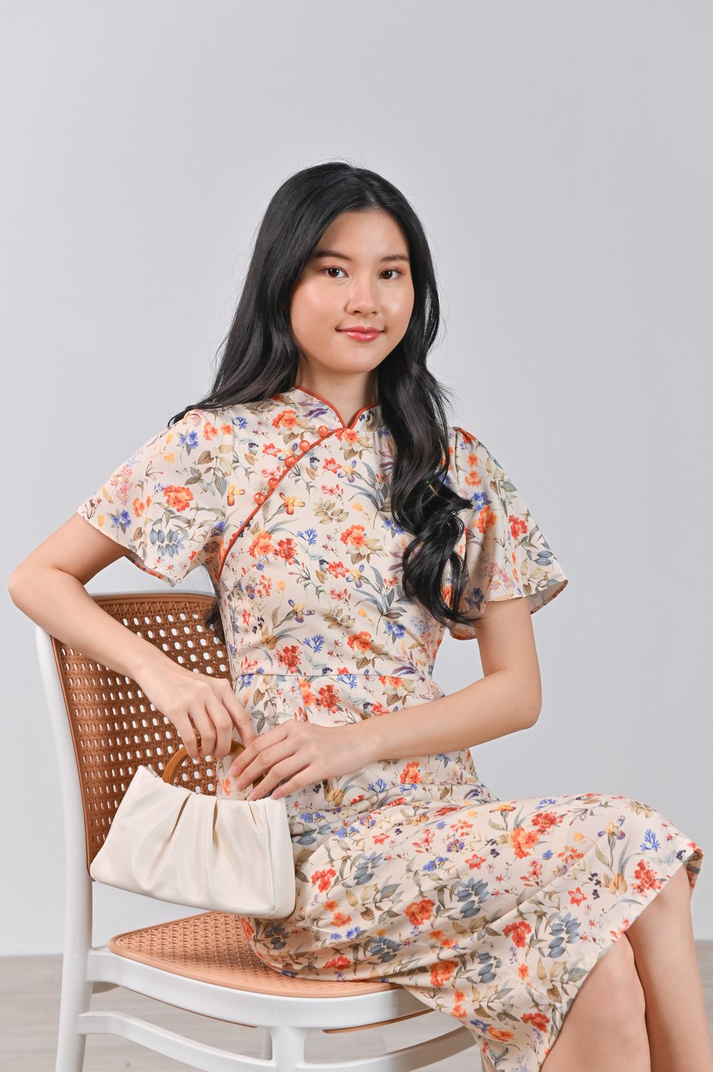 LEYI FLORAL SLEEVED CHEONGSAM IN CREAM