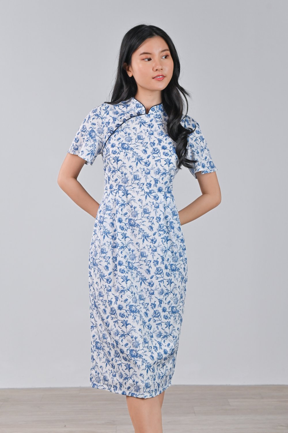 LEYI ANTIQUE TOILE SLEEVED CHEONGSAM LEYI ANTIQUE TOILE SLEEVED CHEONGSAM
