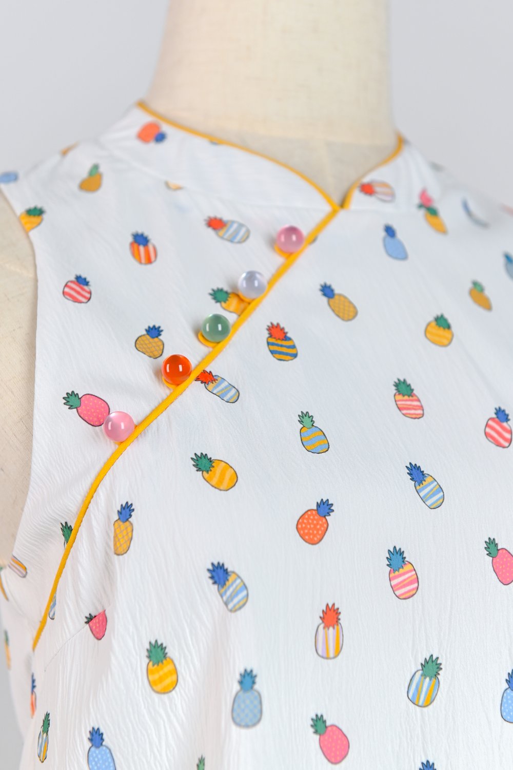 HUAT PINEAPPLES SLEEVELESS CHEONGSAM TOP