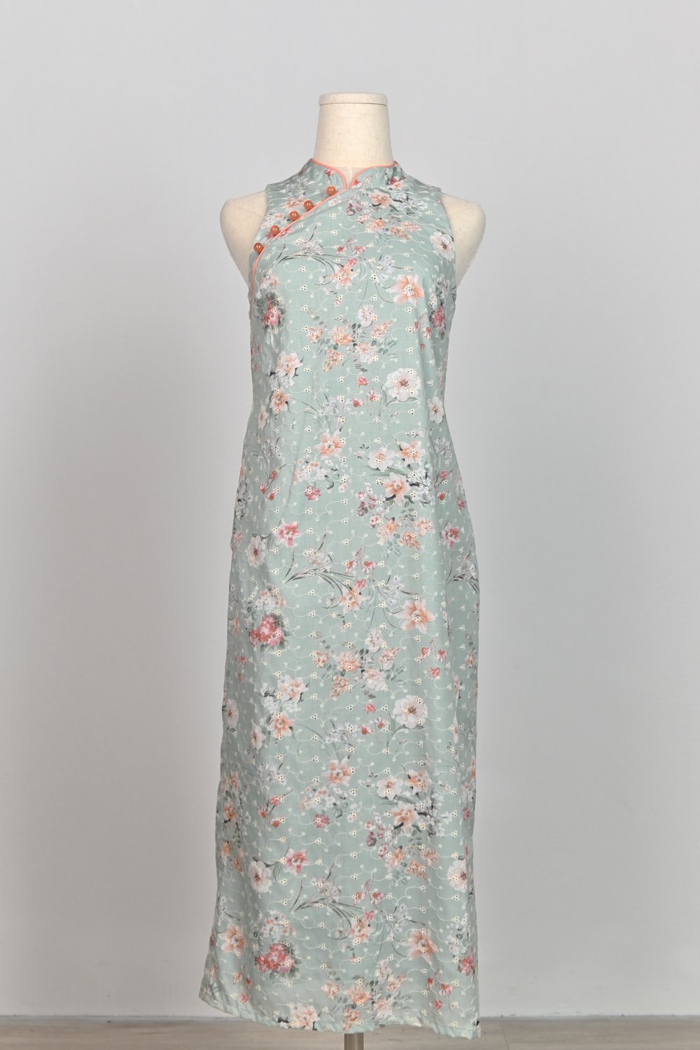 ZIHAN EMBROIDERY SLEEVELESS CHEONGSAM IN GREEN