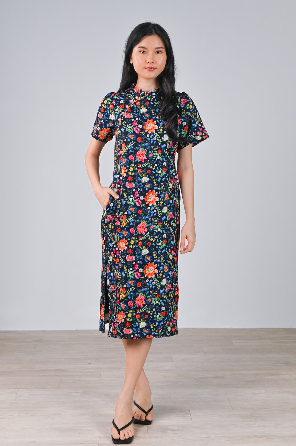 YOYO SLEEVED CHEONGSAM IN NAVY FLORAL