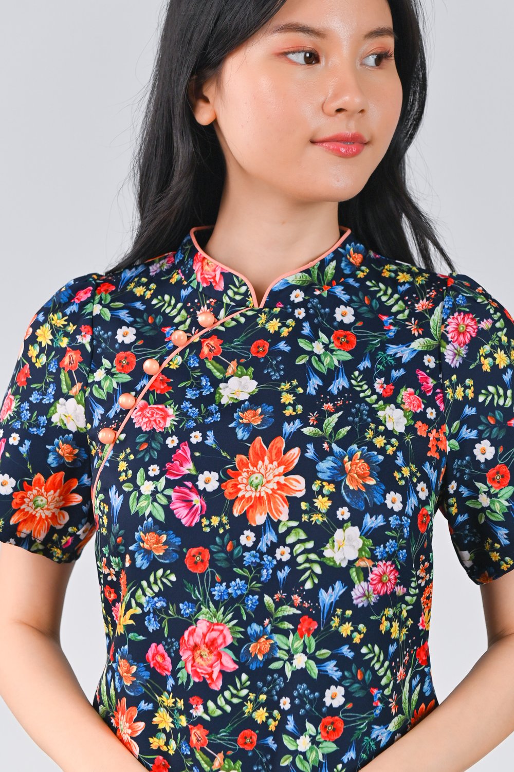 YOYO SLEEVED CHEONGSAM IN NAVY FLORAL